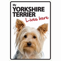 OD Waakbord Yorkie lives here (yorkshire terrier)-0